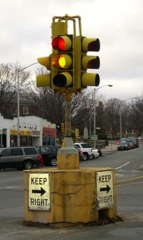 1914 traffic light were modified from the 1910 ones