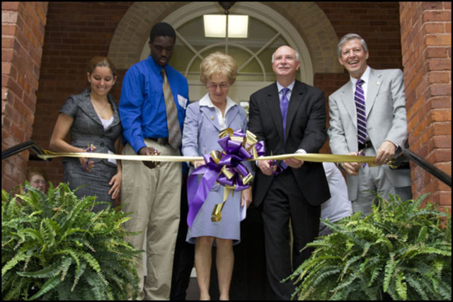 Mamie Jenkins cuts the ribbon for the ECU Honors College