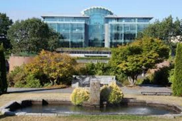 Obtuvo una licenciatura en Inglés