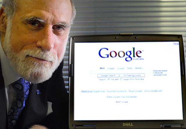 Cerf es contratado por Google como Evangelista de Internet en Jefe (Chief Internet Evangelist)