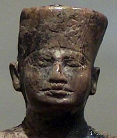 Khufu begins his reign.
