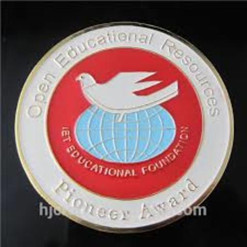 PREMIACION CON SU COMPAÑERO