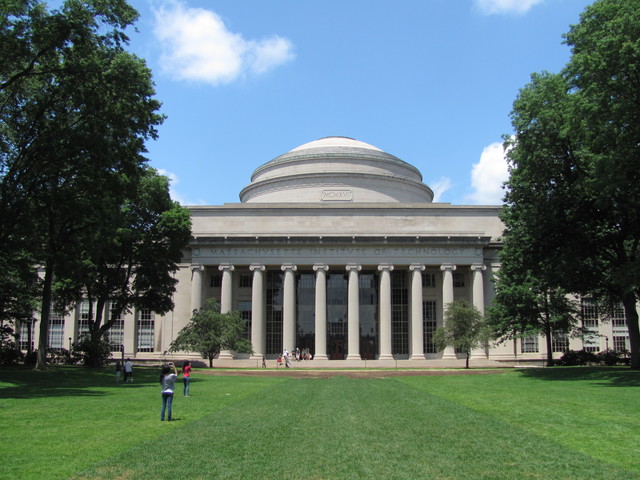 Kotok begins attending MIT