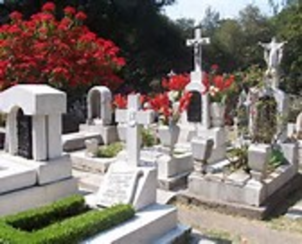 Es enterrada junto a su padre