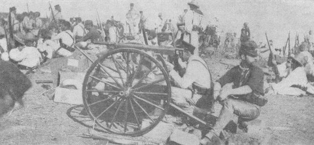 Ocurre un intercambio de disparos entre el castillo de San Cristóbal y el buque USS Yale.