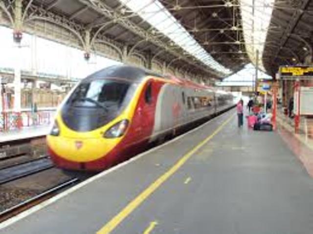 Felix landet um 15 Uhr 45 aus Muenchen. Er nimmt S Bahn zu Ostbahnhof und ein Pension