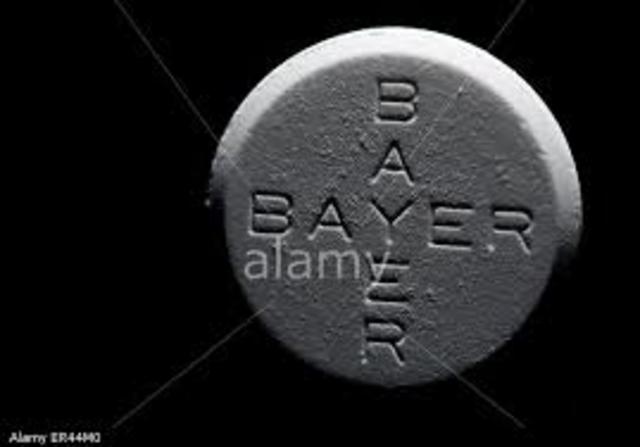 Felix geht zu die Pension. Er nimmit zwei Aspirin und geht zu Bett.