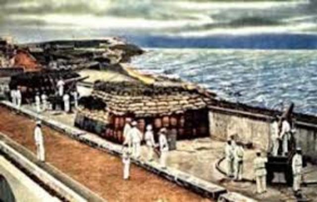 La flota del almirante Sampson bombardea a San Juan.