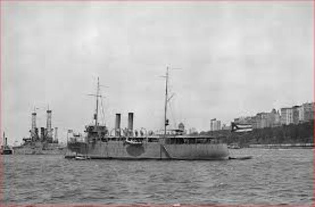 El convoy de la Marina sale de Guantanamo, Cuba, hacia Puerto Rico.