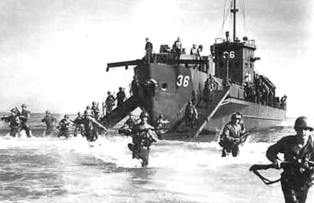 El Buque USS Yosemite inicia bloqueo al puerto de San Juan.