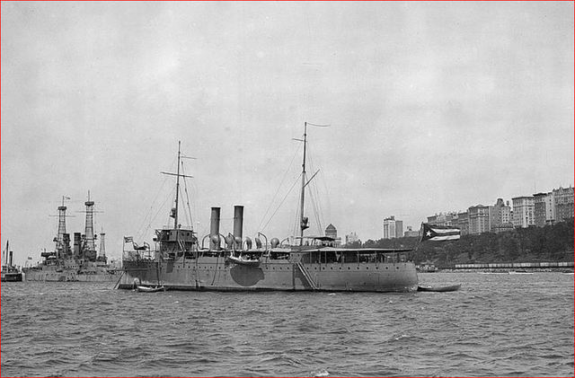 El convoy de la Marina sale de Guantánamo, cuba, hacia Puerto Rico.