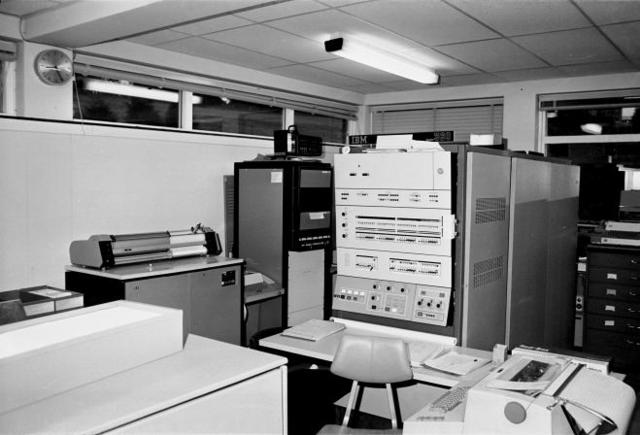 1967 se compra el primer computador IBM 360 modelo 44