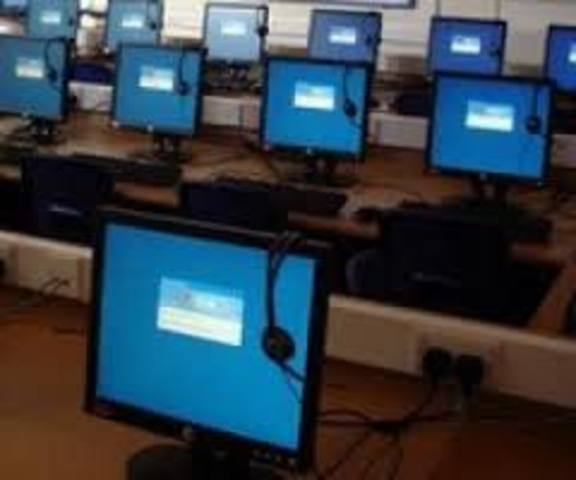 Закупівля необхідного обладнання (проведення безперебійного інтернету, закупівля ПК, ноутбуків, роутерів, планшетів, принтерів, смарт дошки)