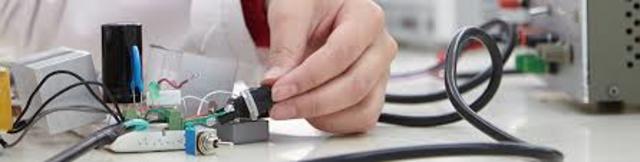 Termina sus estudios.