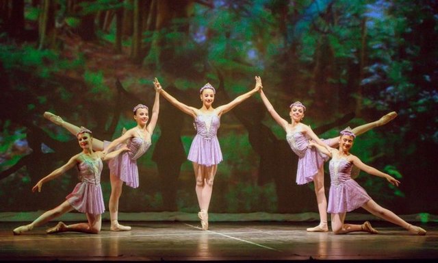 Mi última función de danzas en el teatro