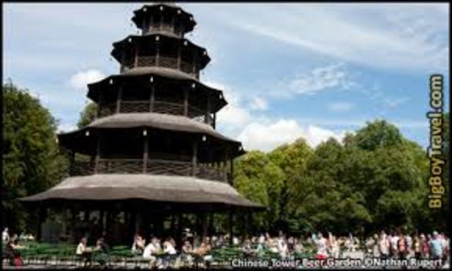 Er erwachte mit aus seiner Brieftasche im Englisch Garten oben