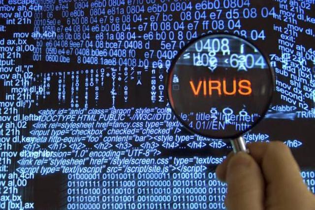 Se crea el término virus informático