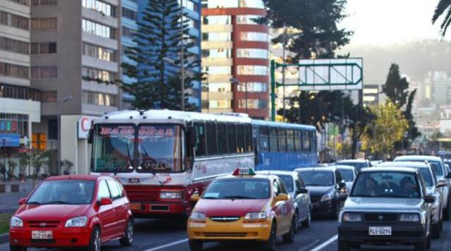 CONTAMINACIÓN DE LOS VEHÍCULOS EN QUITO