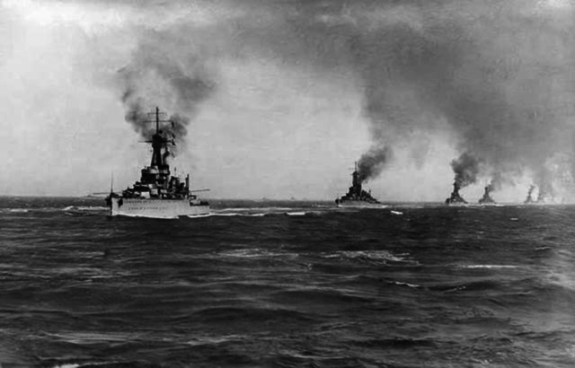 El convoy de la Marina sale de Guantanamo, Cuba, hacia Puerto Rico .