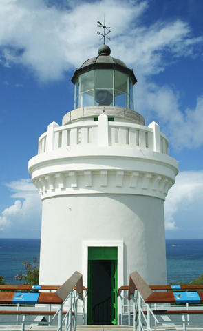 Los marinos estadounidenses ocupan el faro de Fajardo .