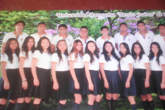 la foto de  graduación de todo el grupo