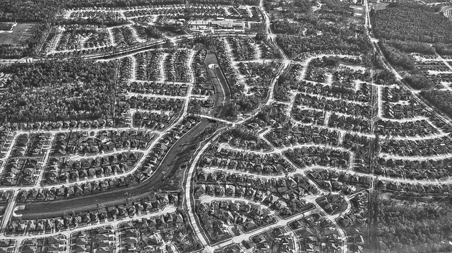 Urban Expansion and the Opening of New Regions