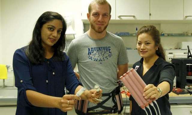 Soft robots that mimic human muscles