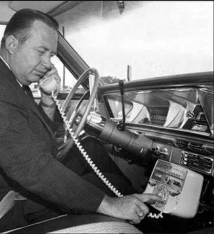 THE FIRST CAR-TO-CAR RADIOS ARE USED