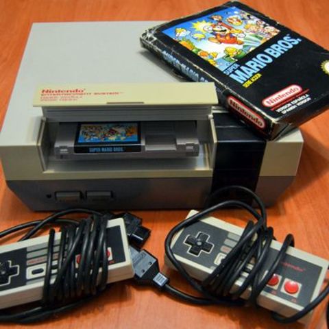 1985 - NES debuts at CES