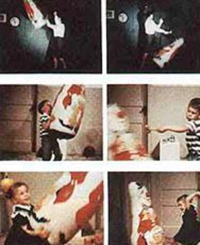 Experimentos: crianças com boneco