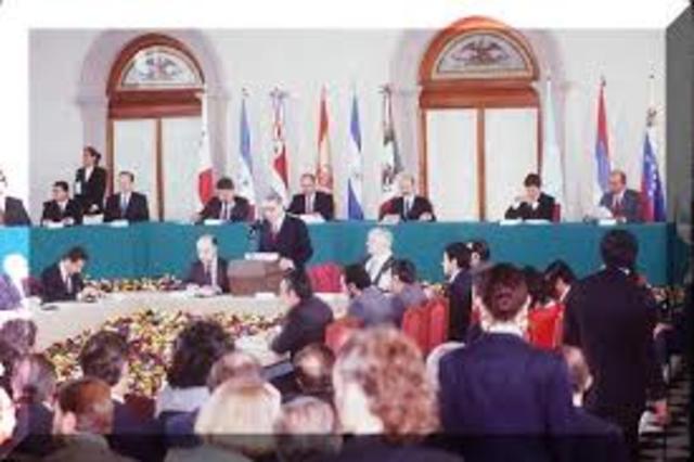 Firma de los Acuerdos de Paz el 16 de enero de 1992