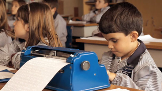 Fundación de la primera institución para personas ciegas