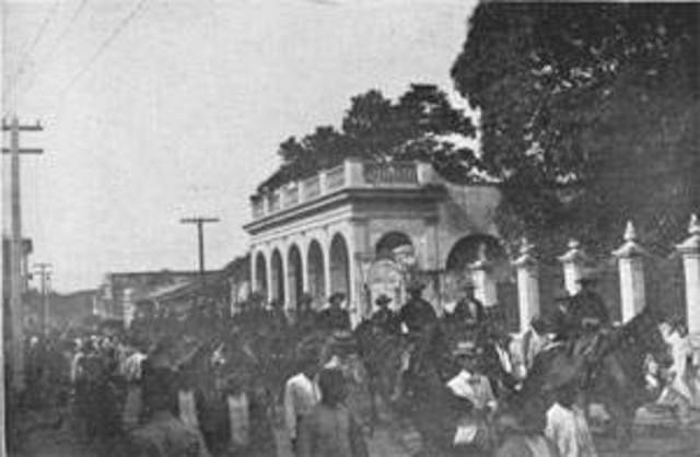 El ejército invasoregular ocupa Mayagüez. Ela alcalde renuncia y el cabildo  se desarticula.