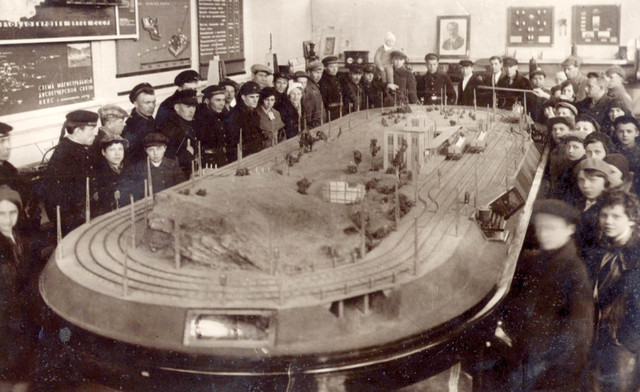 Установлен праздник — День железнодорожного транспорта Советского Союза.