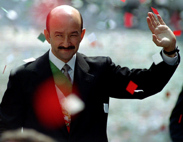 Carlos Salinas de Gortari anunció que México entraba en el sistema de Neoliberalismo