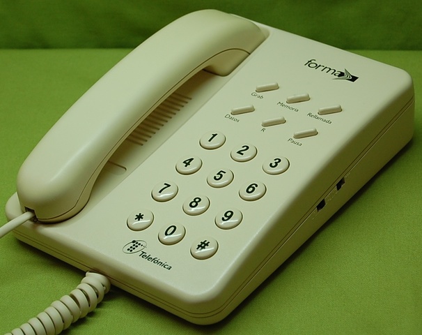 Primer teléfono fijo en casa
