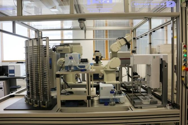 Robot con inteligencia artificial capaz de realizar experimentos reales