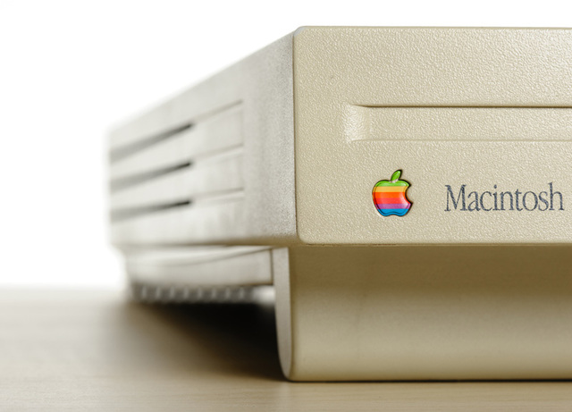 Apple lanza el Macintosh
