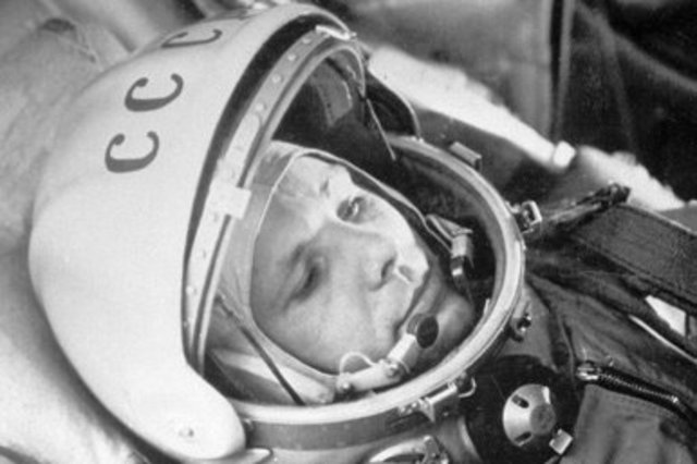 Yuri Gagarin, primer ser humano en viajar al espacio.
