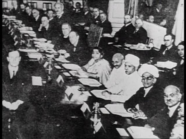 Convoca Gandhi a una campaña de desobediencia civil individual en rechazo al apoyo a la guerra