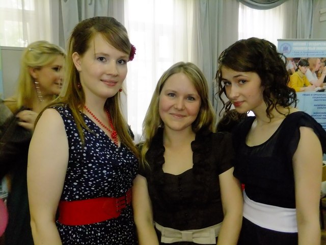 Поступила в ВГТИ. Специальность - менеджмент в организации.