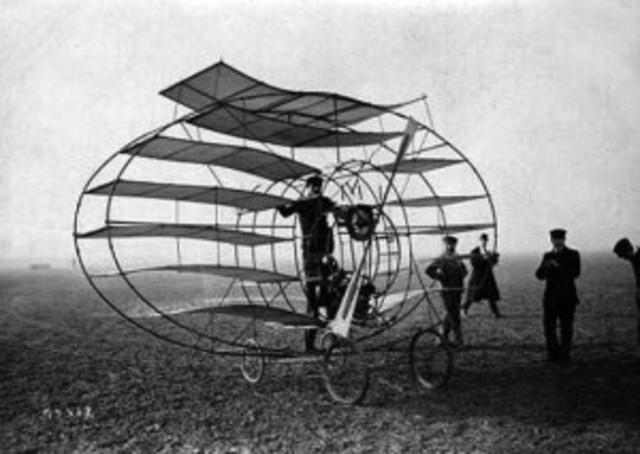 AEROPLANE:los brothers Wright realized the first flight supported and controlled of a device stimulated by an engine that lasted 12 seconds.