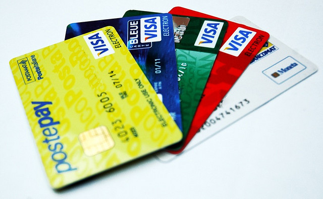 CARD OF CREDIT; We must be grateful for the North American Ralph Schneider, the founder of Diner's Club, for this dangerous advance that makes to us the life much easier and also the trips.