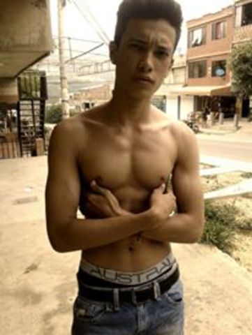 disfrutando de un dia de sol en piscina