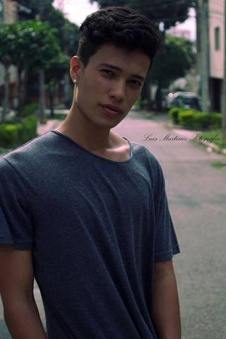 Colaborando a mi amigo en una segunda secciòn de fotos para su pagina