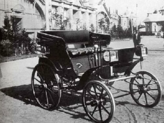 Первый автомобиль с двигателем внутреннего сгорания