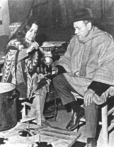 Recibe el premio Caucolicán. Se casa con Luis Arce, con quien también tiene dos hijos