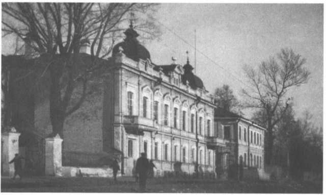 Переезд в Горький.