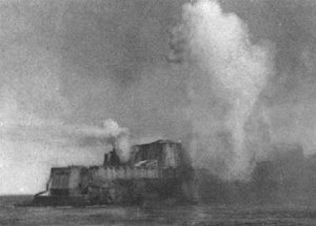 La flota del almirante Sampson bombardea