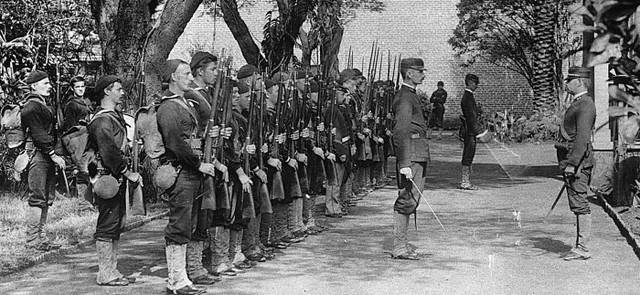 Las tropas estadounidenses ocupan Ponce y Yauco. El general Miles llegas a Ponce, donde establece un Gobierno estadounide paralelo al español, centralizado en San Juan.